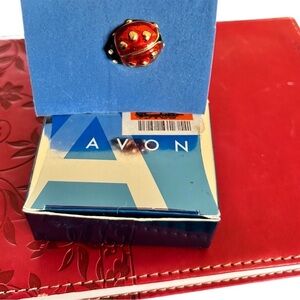 Avon VTG Lady Bug Love Bug Tac Pin 2005 Original Box .75” Hat Pin Lapel Tote